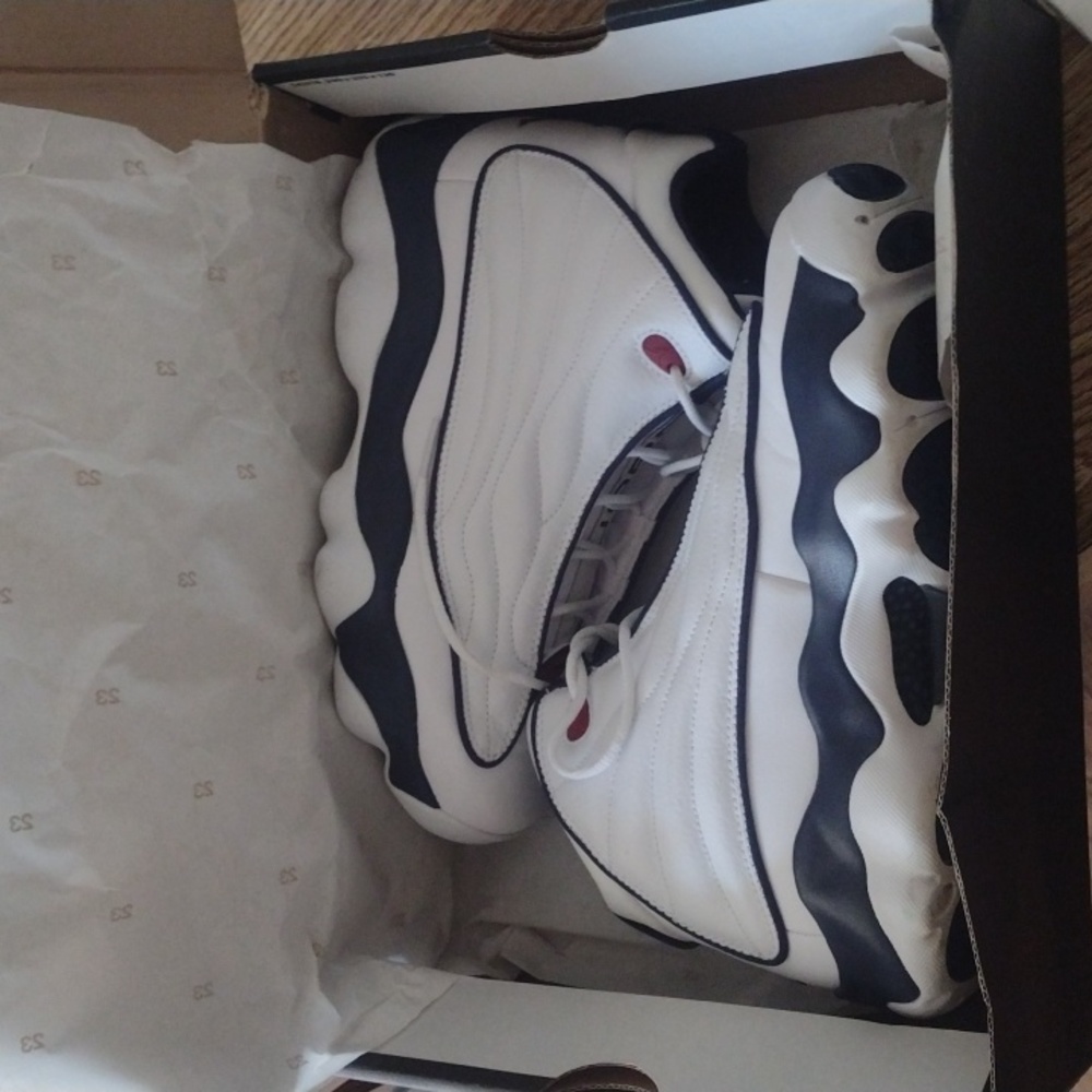 Sneakers - Picture 7 of 7